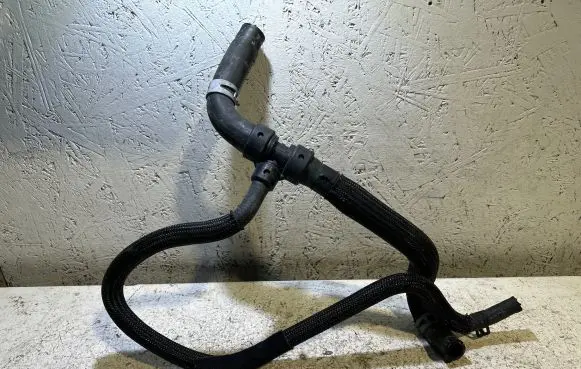Coolant pipe/hose