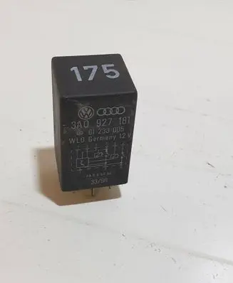Volkswagen Golf V Other relay 3A0927181 61233005