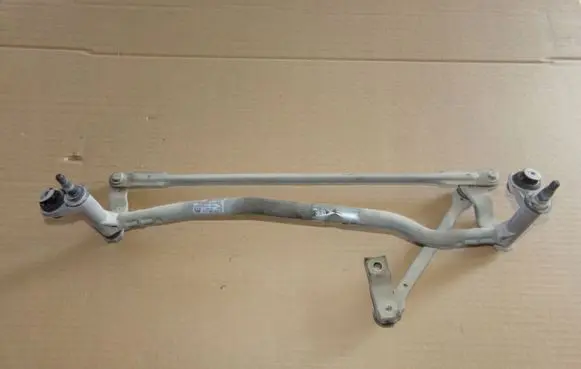 Volkswagen Jetta VI Front wiper linkage 