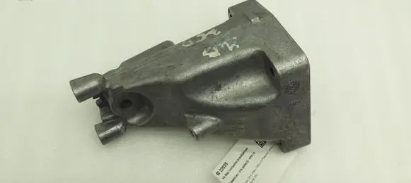 Mercedes-Benz S W222 Engine mounting bracket A6422237304