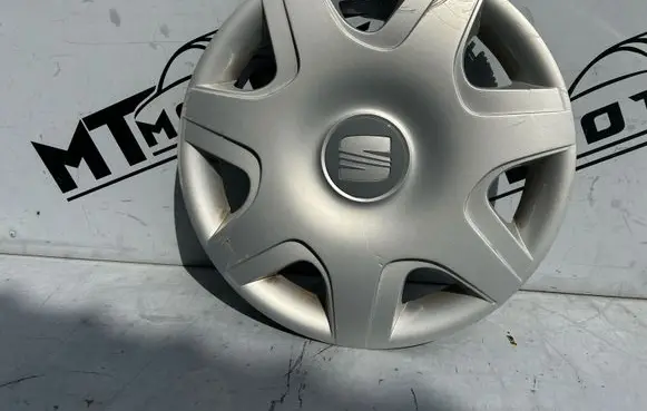 Seat Cordoba (6L) R17 wheel hub/cap/trim 5P0601147F