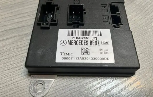 Mercedes-Benz E W211 Comfort/convenience module A2115452132