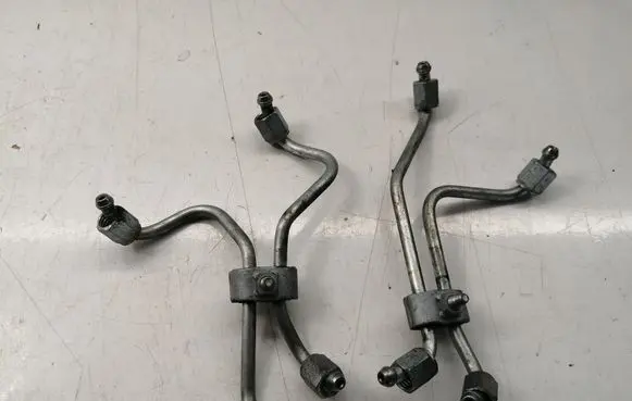 Toyota Avensis T250 Fuel injector supply line/pipe 237010R020 237020R020