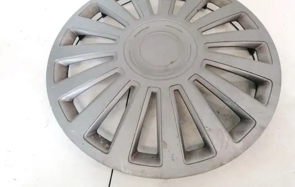 Toyota Yaris R15 wheel hub/cap/trim 