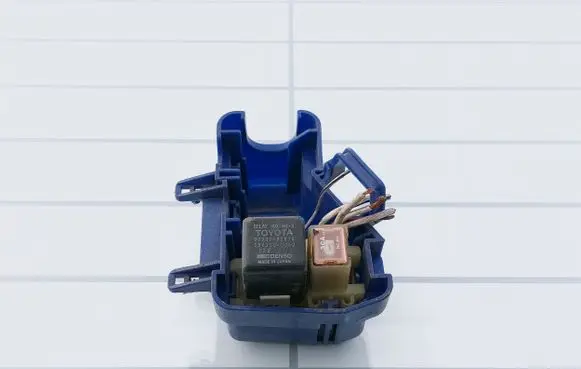 Lexus GS 300 400 430 Relay mounting block 1567000060 9098702010