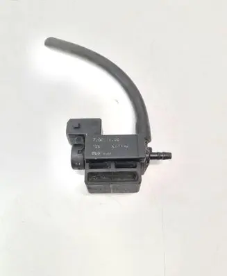 Volvo XC90 Turbo solenoid valve 8699233 70061500