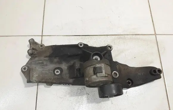 Ford S-MAX Generator/alternator bracket DS7Q8D611AH