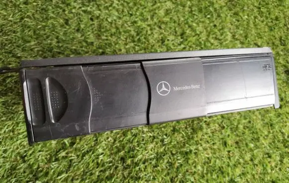 Mercedes-Benz E W211 CD/DVD changer A2038209089