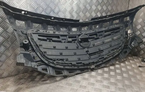 Opel Insignia A Front bumper upper radiator grill 13238420 903200040 541004542
