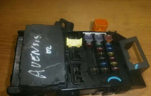 Toyota Avensis T220 Fuse box set 8264105011