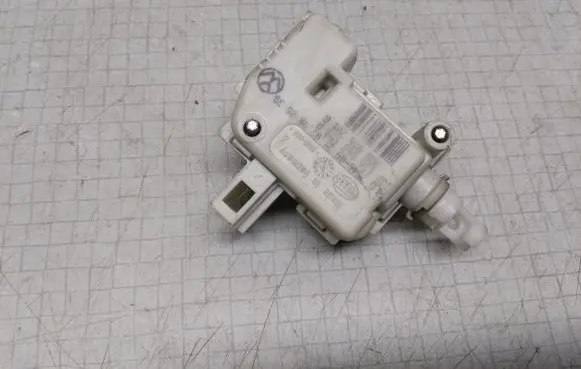 Volkswagen Golf IV Central locking motor 1J6862159A 3B0959781B