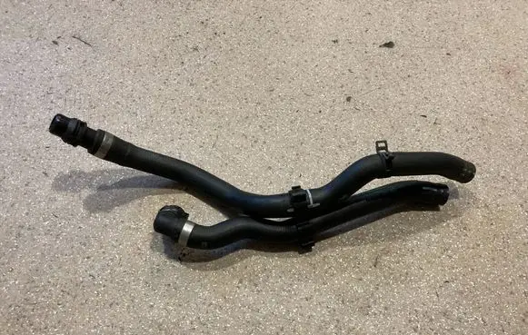 BMW M2 F87 Engine coolant pipe/hose 9307242 9307241