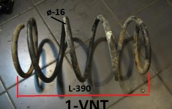 Chrysler Voyager Front coil spring CH83429