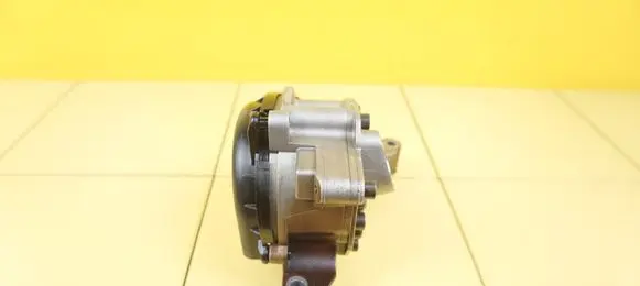 Volkswagen Golf VI Oil pump 03C103669E CAX