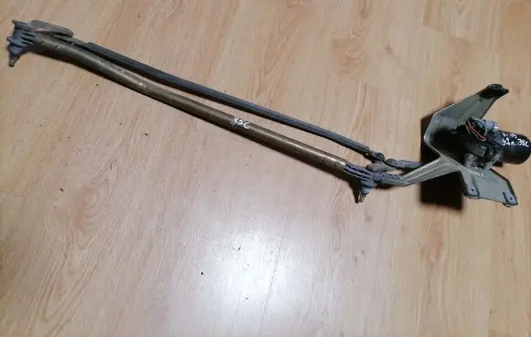 Renault 19 Front wiper linkage and motor 964470 0390246326