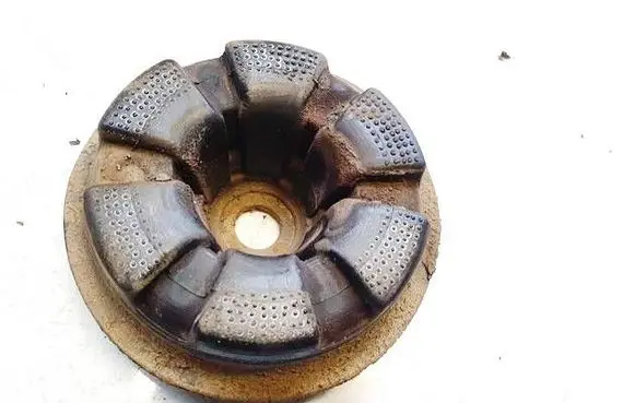 Nissan Leaf I (ZE0) Front coil spring rubber mount 