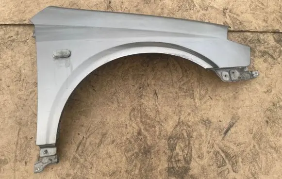 Nissan Primera Fender 