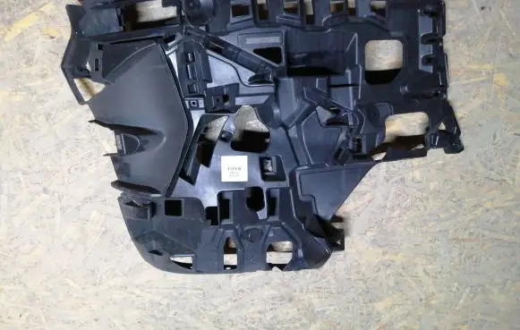 BMW iX Front bumper mounting bracket 9879666 19017412