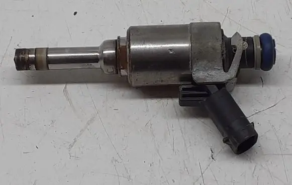 Audi A4 S4 B8 8K Fuel injector 0261500