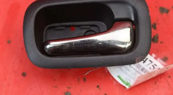 Honda CR-V Front door interior handle