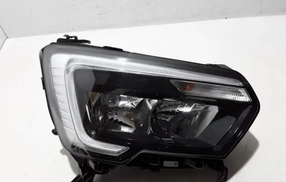 Renault Master III Headlight/headlamp 260105567R