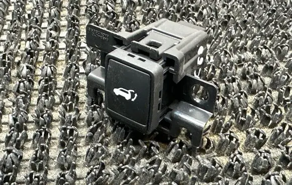 Infiniti QX60 L50 Tailgate/boot open switch button 3JA0B