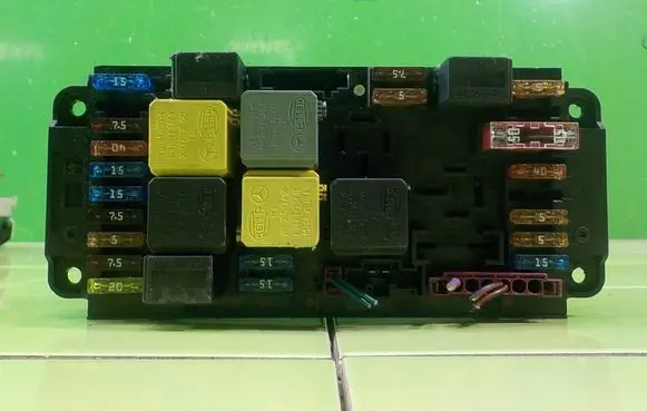 Mercedes-Benz CLC CL203 Fuse box set BEZPIECZNIKOW