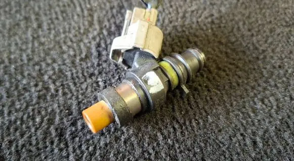 Subaru Legacy Fuel injector 5C05708