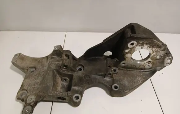 Volkswagen PASSAT B6 Generator/alternator bracket 03l903143d