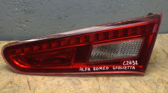 Alfa Romeo Giulietta Tailgate rear/tail lights 50513400
