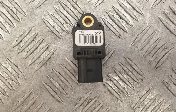 Toyota Auris 150 Airbag deployment crash/impact sensor 8983102060