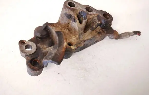 Honda CR-V Engine mounting bracket