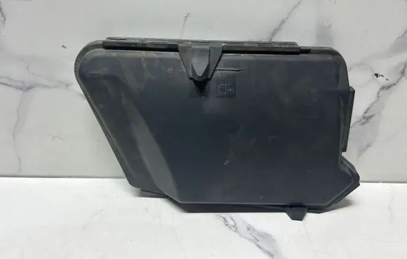 Mercedes-Benz E W211 Fuse box cover A2115400182