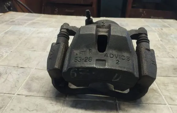 Toyota RAV 4 (XA30) Front brake caliper
