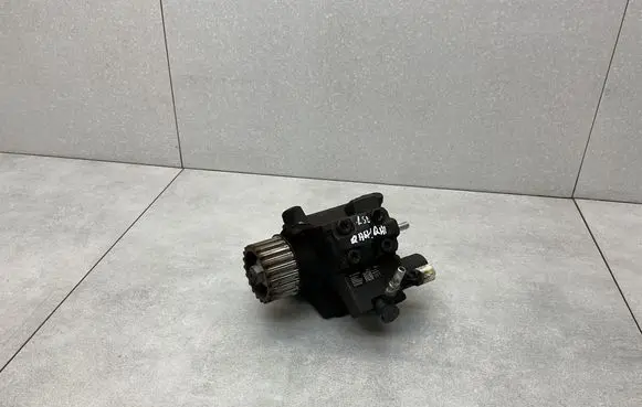 Nissan Qashqai Fuel injection high pressure pump 167008557R H8201100115