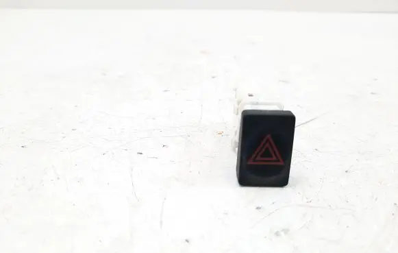 Nissan Qashqai+2 Hazard light switch