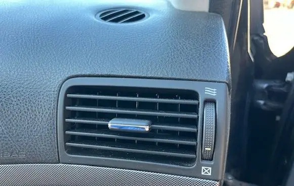 Toyota Avensis Verso Dash center air vent grill 