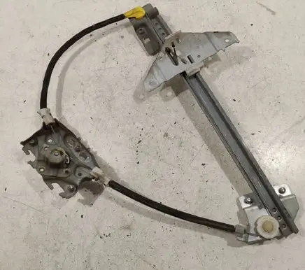 Rear door manual window regulator