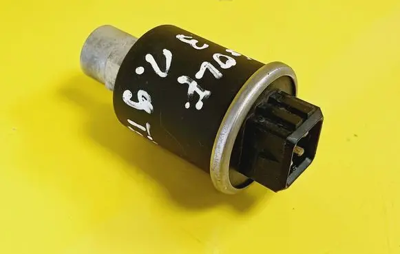 Volkswagen Golf III Air conditioning (A/C) pressure sensor 