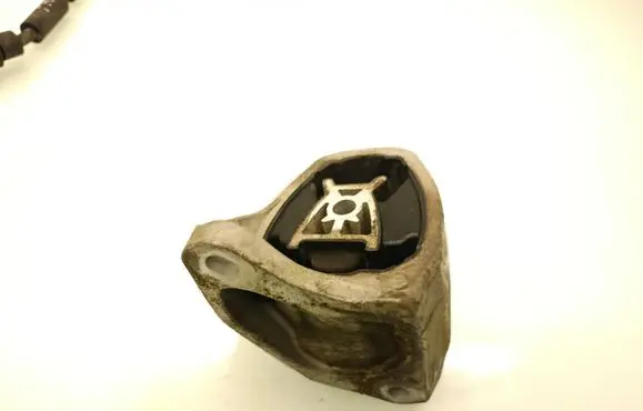 Volvo S60 Engine mount bracket 