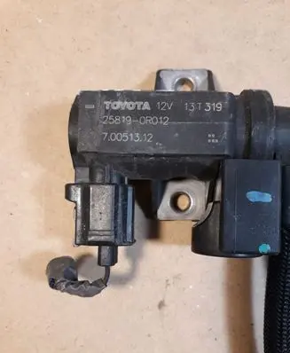 Toyota RAV 4 (XA40) Vacuum valve 258190R012