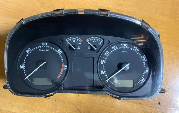 Skoda Octavia Mk1 (1U) Speedometer (instrument cluster) 1U0920811F 110080146017