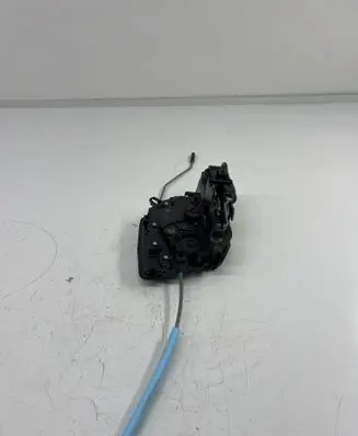 BMW X7 G07 Front door lock 7477709