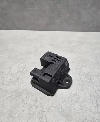 BMW X5 E70 Glow plug pre-heat relay 8519472 0522140104