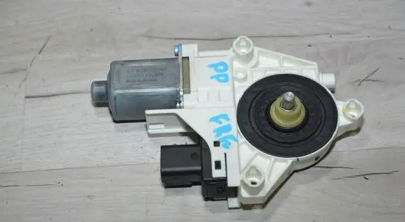 Fiat Freemont Front door window regulator motor 0130822472