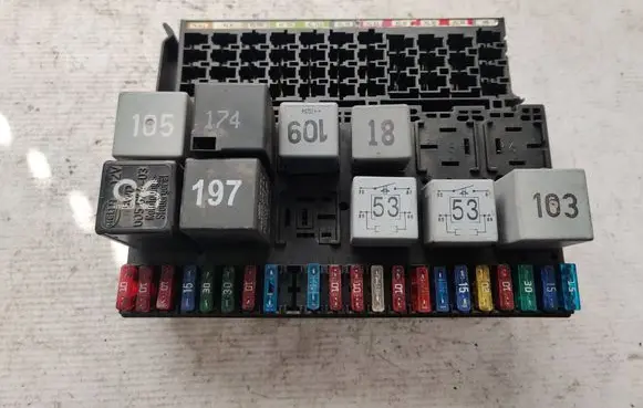 Volkswagen Polo III 6N 6N2 6NF Fuse box set 357937039