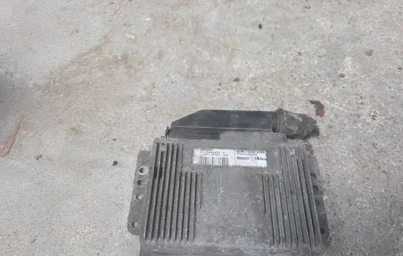 Renault Laguna I Engine control unit/module 7700875745