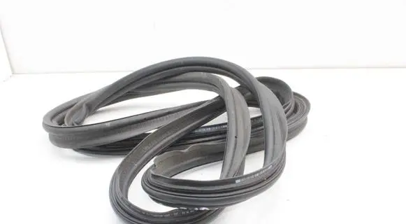 Mercedes-Benz EQB Trunk rubber seal (body) A2477403500