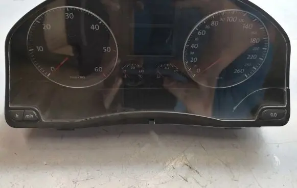 Volkswagen Golf V Speedometer (instrument cluster) 1K0920850L