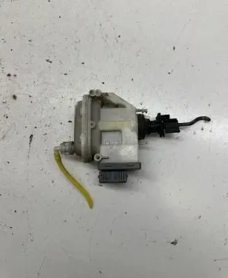 Volkswagen PASSAT B4 Central locking vacuum pump 3A0862153B